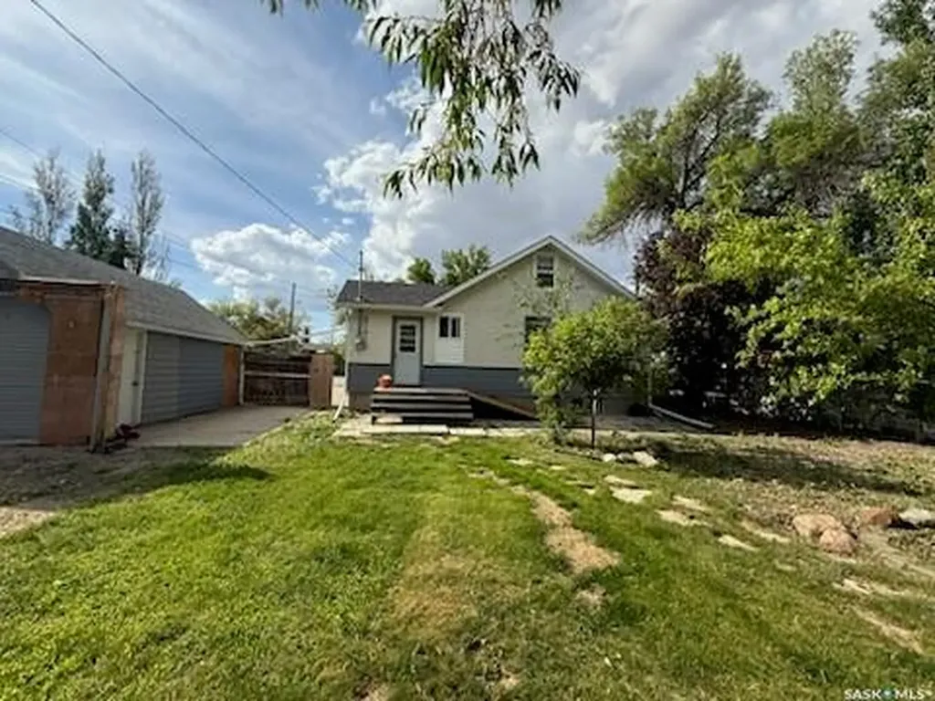 113 4th Avenue E Kindersley SK S0L 1S0