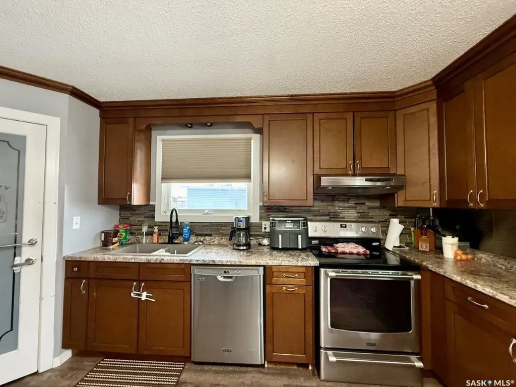 30 West Road Kindersley SK S0L 1S0