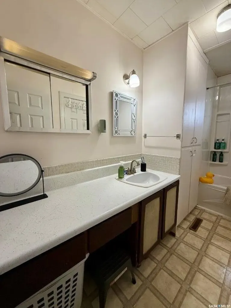 30 West Road Kindersley SK S0L 1S0