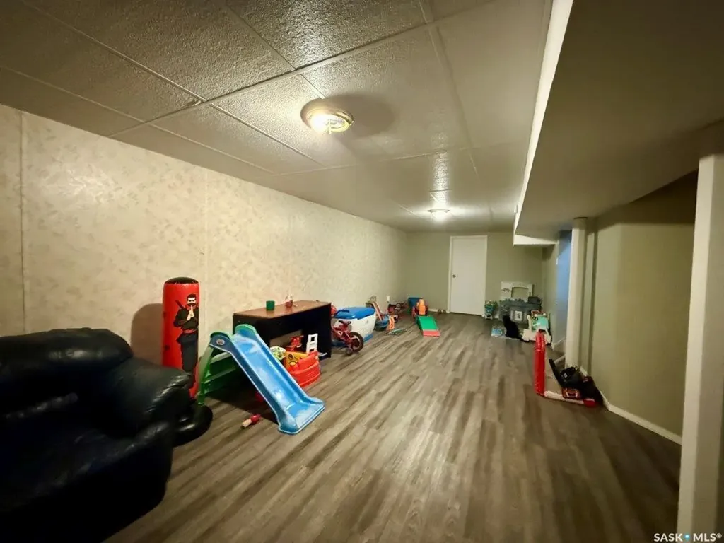 30 West Road Kindersley SK S0L 1S0