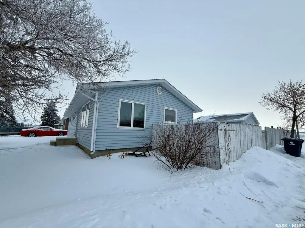 30 West Road Kindersley SK S0L 1S0