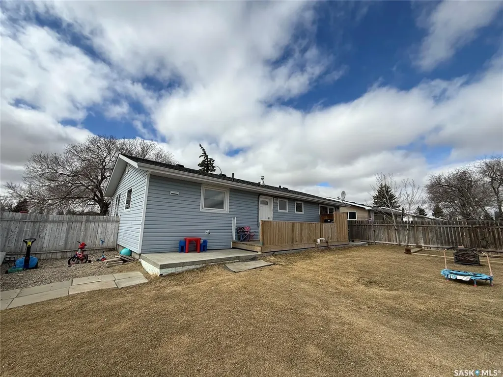 30 West Road Kindersley SK S0L 1S0