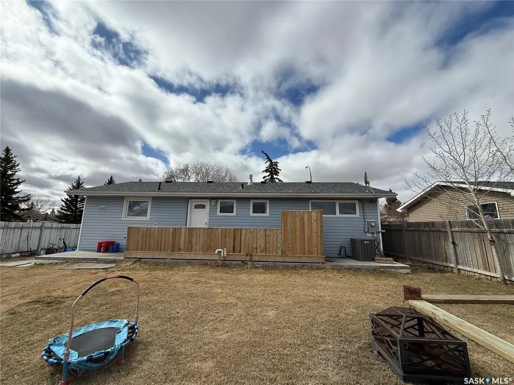 30 West Road Kindersley SK S0L 1S0