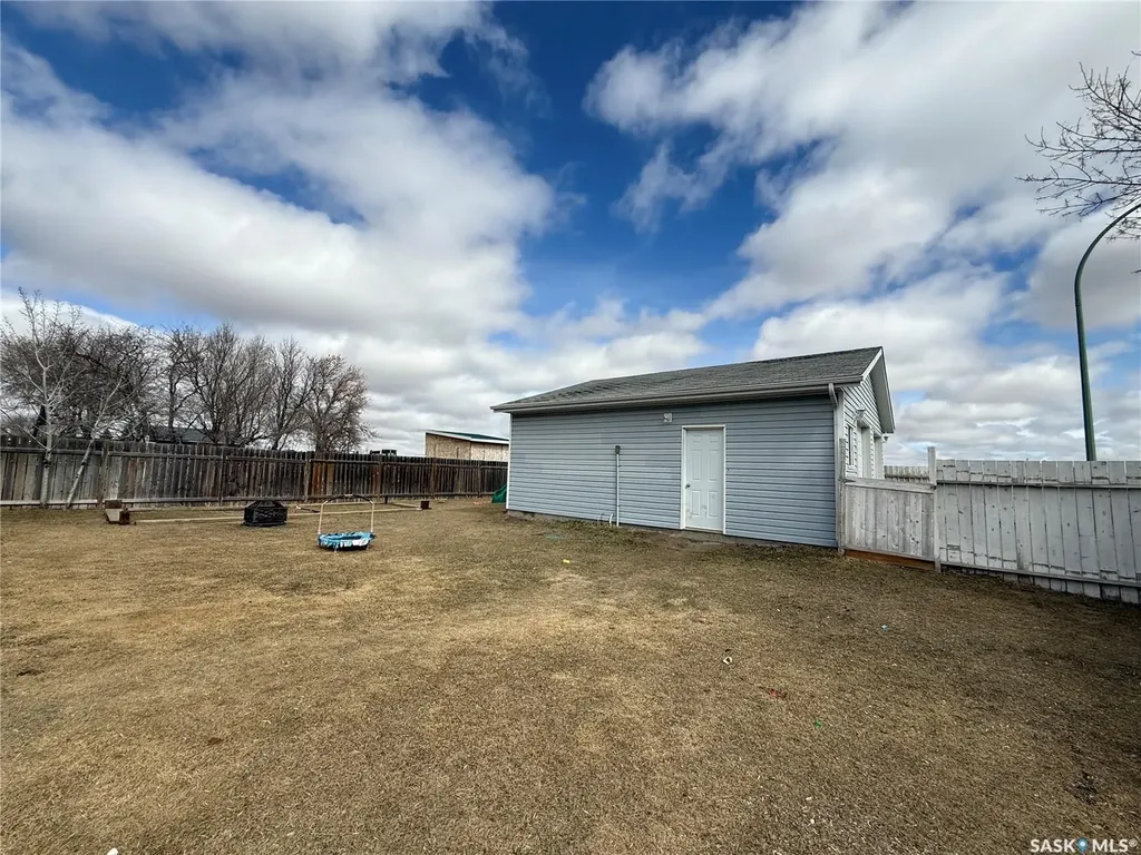 30 West Road Kindersley SK S0L 1S0