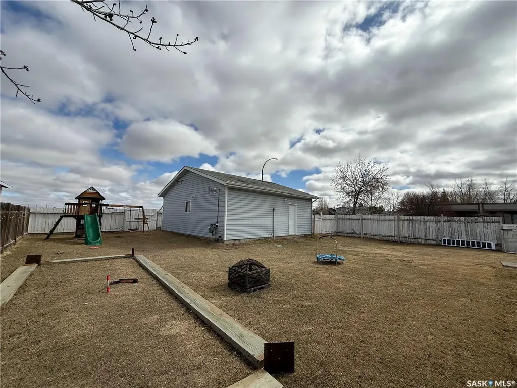 30 West Road Kindersley SK S0L 1S0