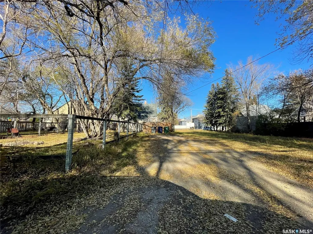 808 8th Street E Saskatoon SK S7H 0R5