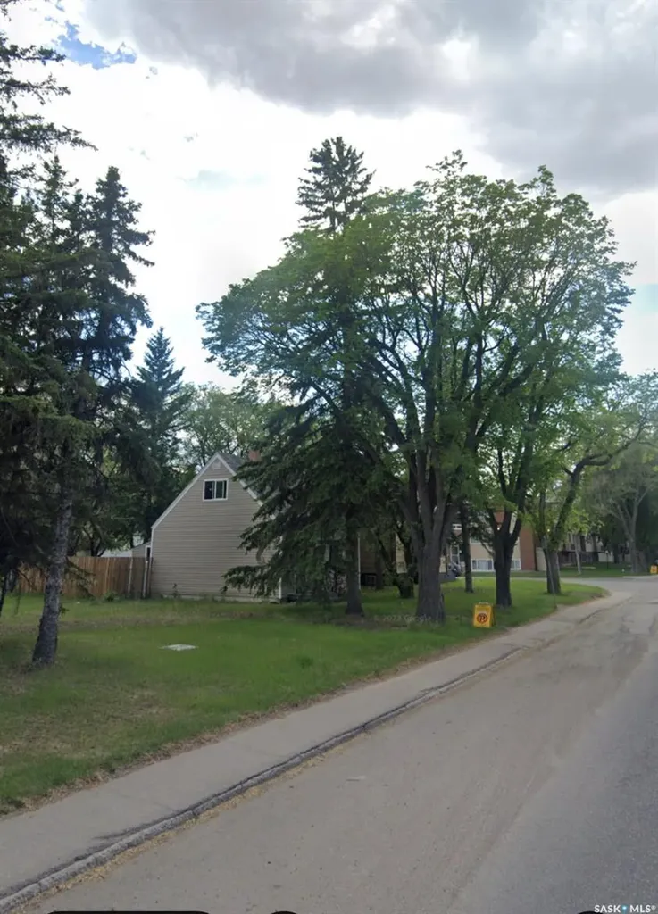 808 8th Street E Saskatoon SK S7H 0R5