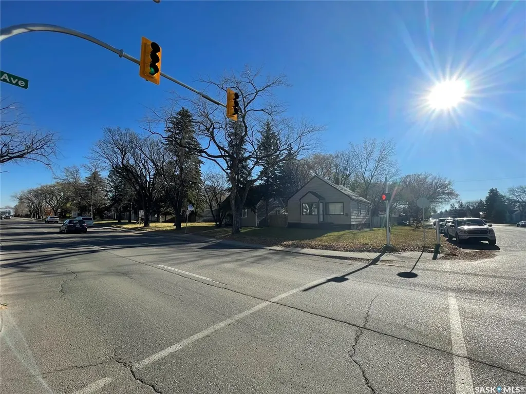 808 8th Street E Saskatoon SK S7H 0R5