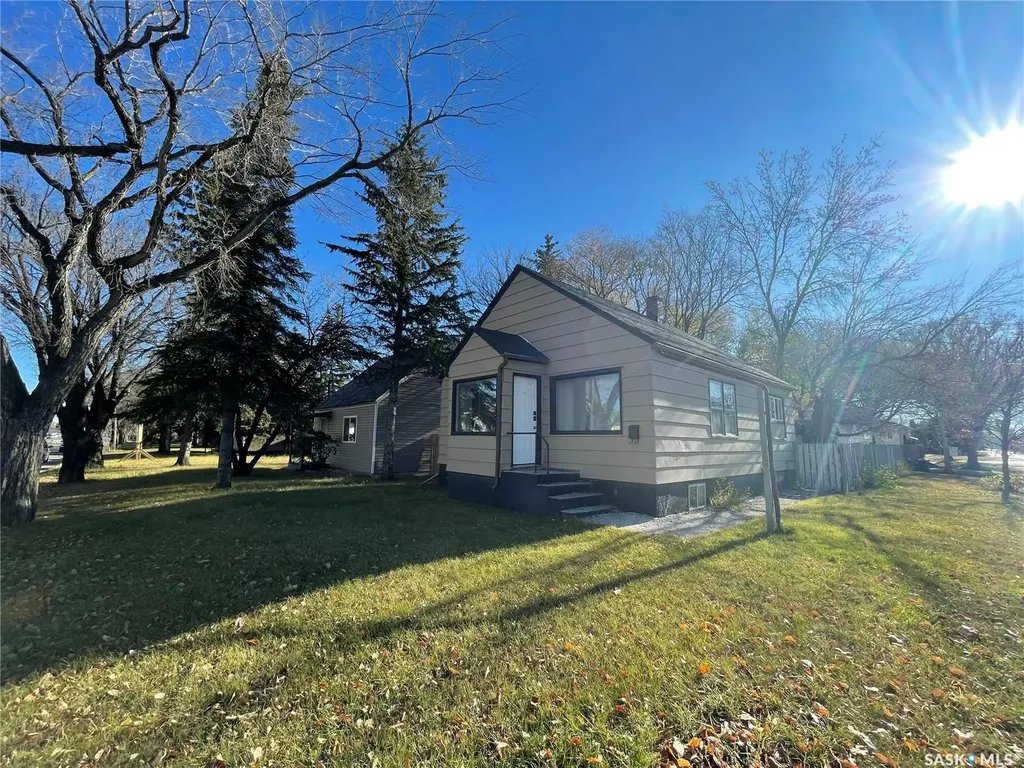 808 8th Street E Saskatoon SK S7H 0R5