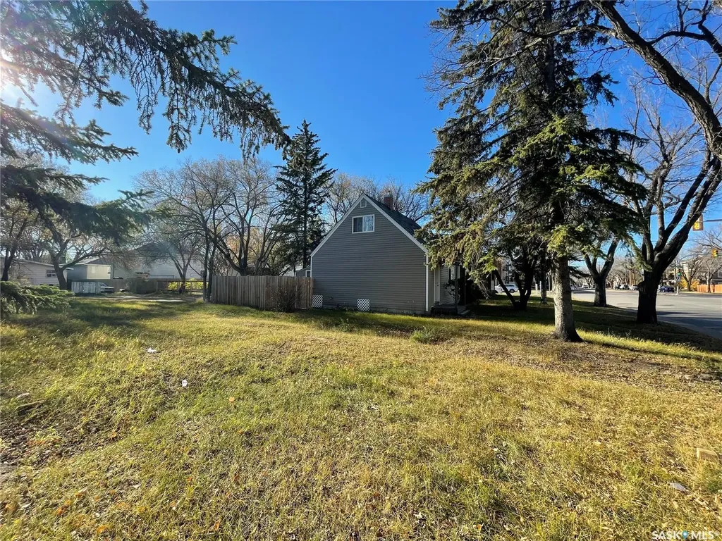 808 8th Street E Saskatoon SK S7H 0R5