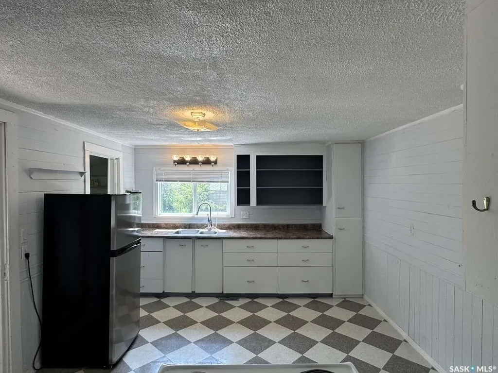 114 3rd Avenue Climax SK S0N 0N0