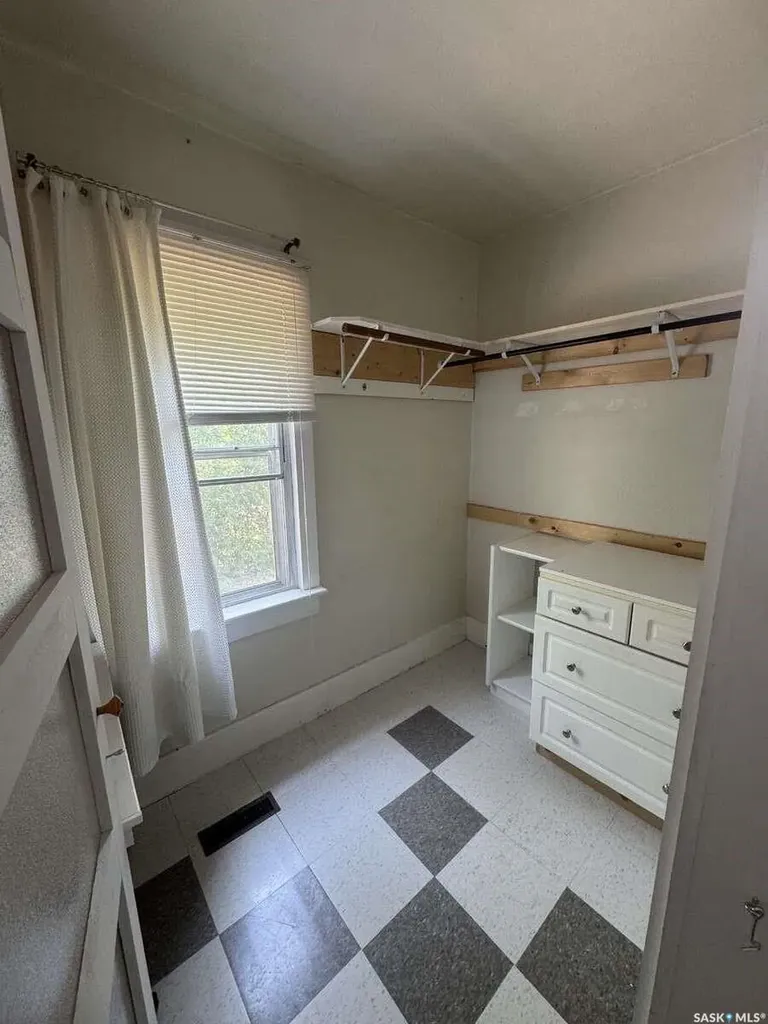 114 3rd Avenue Climax SK S0N 0N0