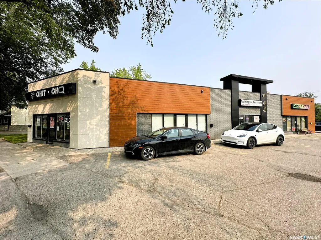 208 H Avenue N Saskatoon SK S7L 6B6