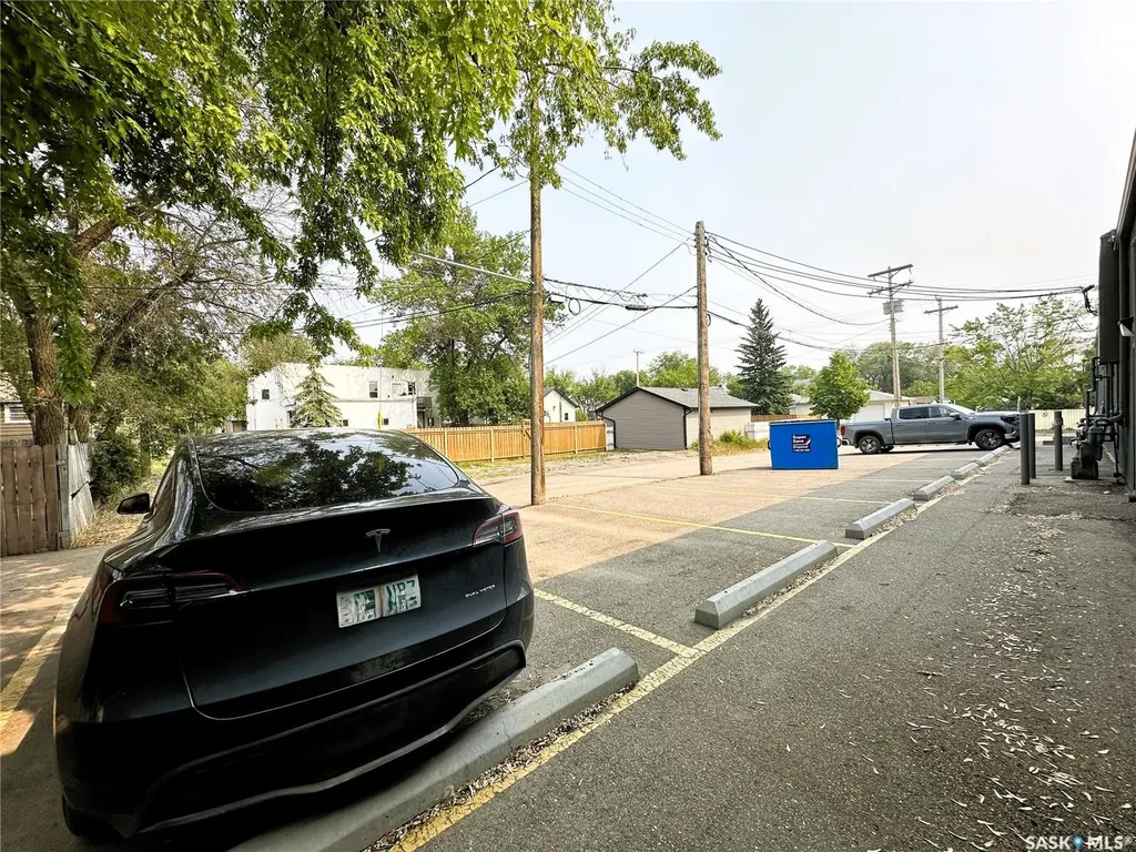 208 H Avenue N Saskatoon SK S7L 6B6