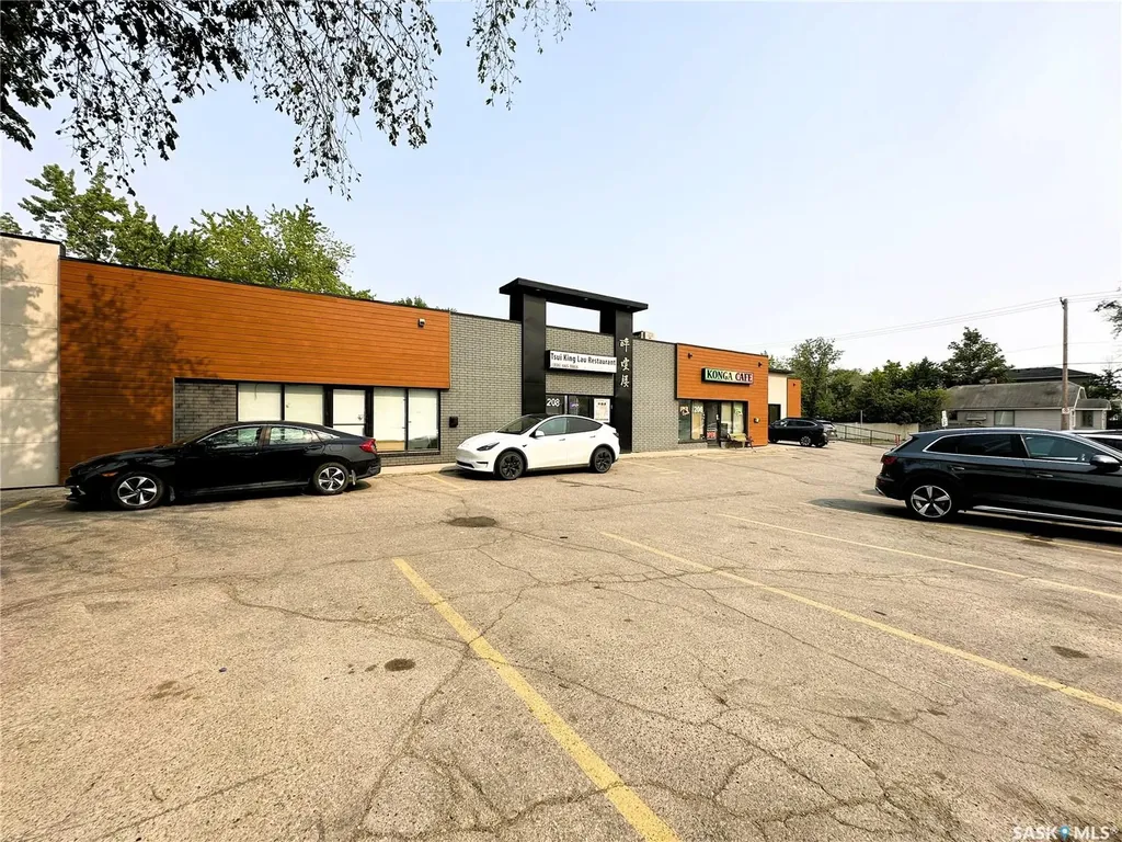 208 H Avenue N Saskatoon SK S7L 6B6