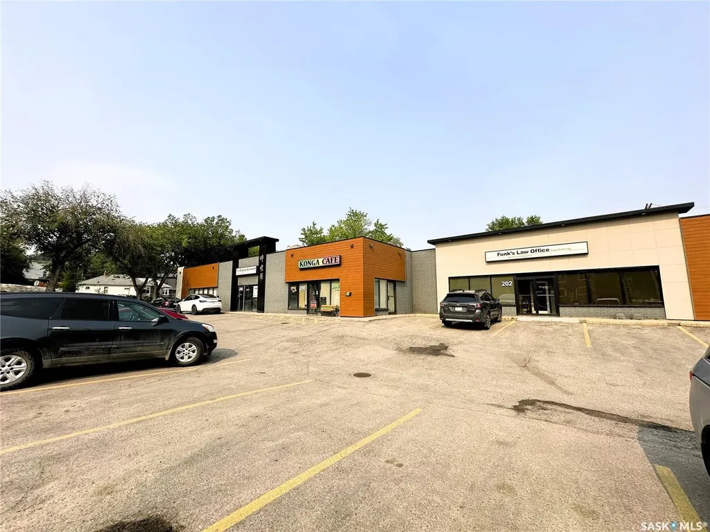 208 H Avenue N Saskatoon SK S7L 6B6