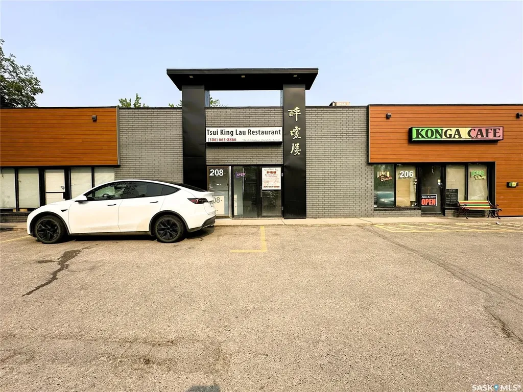 208 H Avenue N Saskatoon SK S7L 6B6