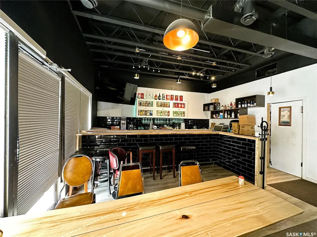 208 H Avenue N Saskatoon SK S7L 6B6