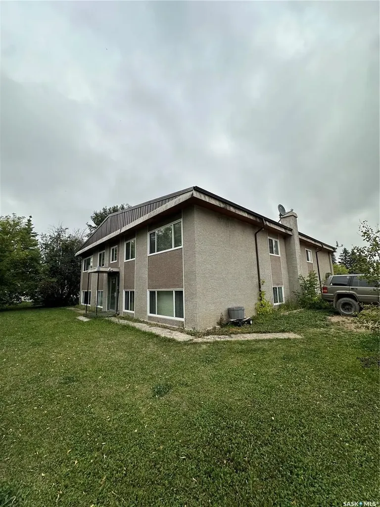 113 3rd Street E St. Walburg SK S0M 0E2