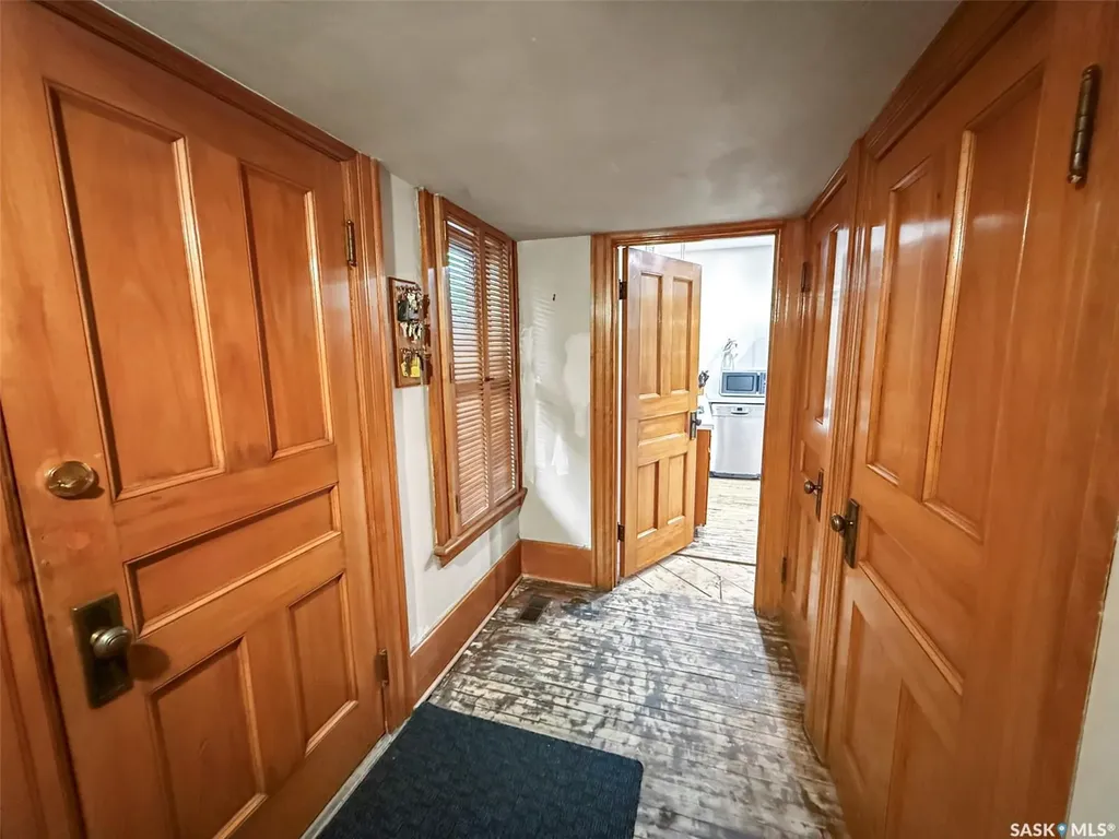 735 Sidney Street E Swift Current SK S9H 1T5