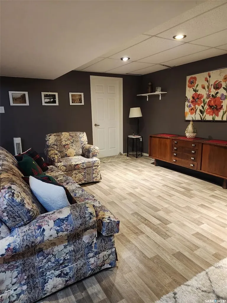1609 Warren Avenue Weyburn SK S4H 0M3