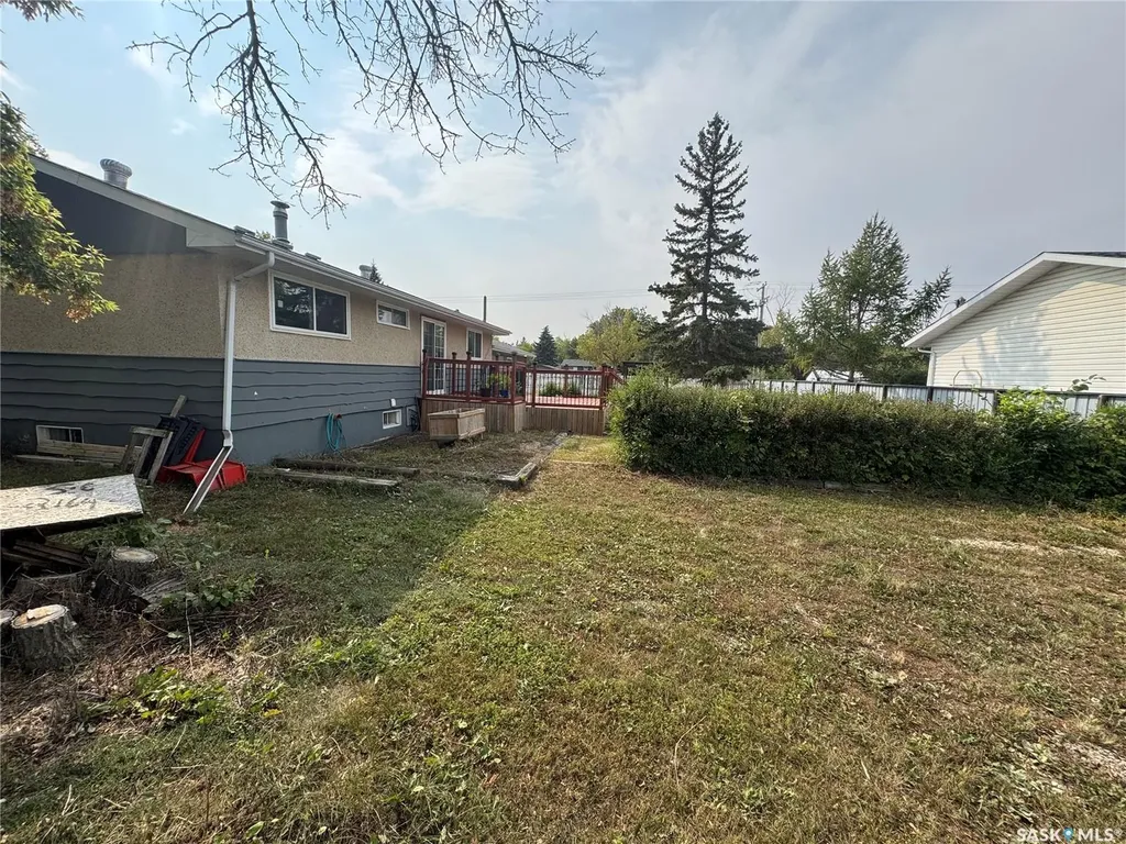 1609 Warren Avenue Weyburn SK S4H 0M3