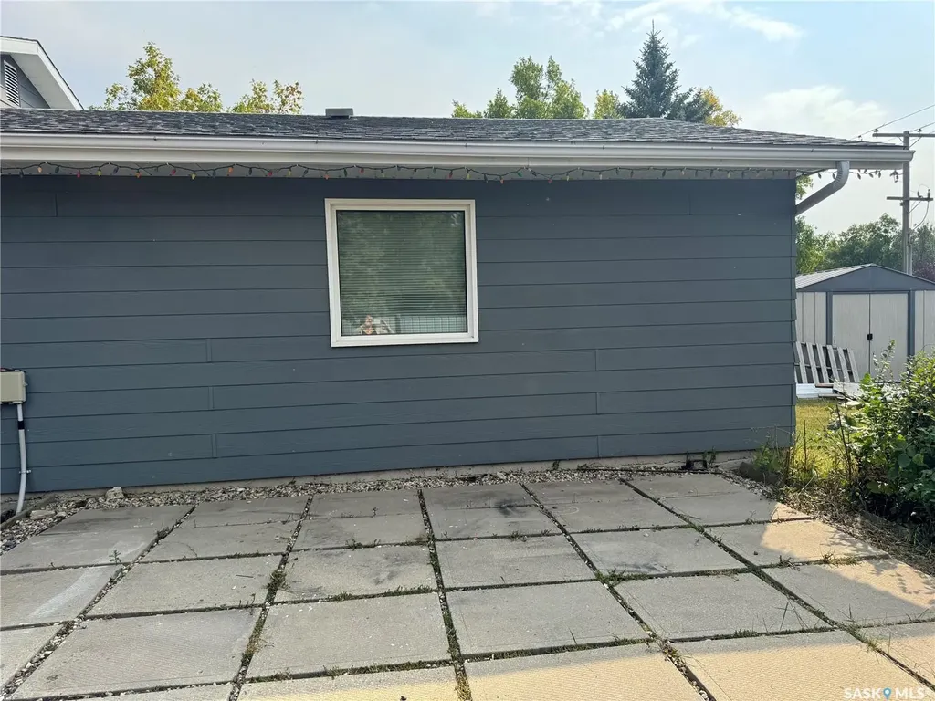 1609 Warren Avenue Weyburn SK S4H 0M3