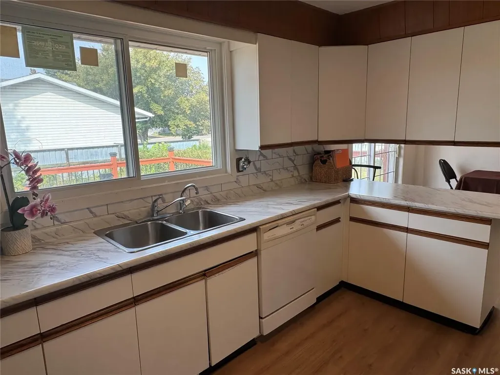 1609 Warren Avenue Weyburn SK S4H 0M3