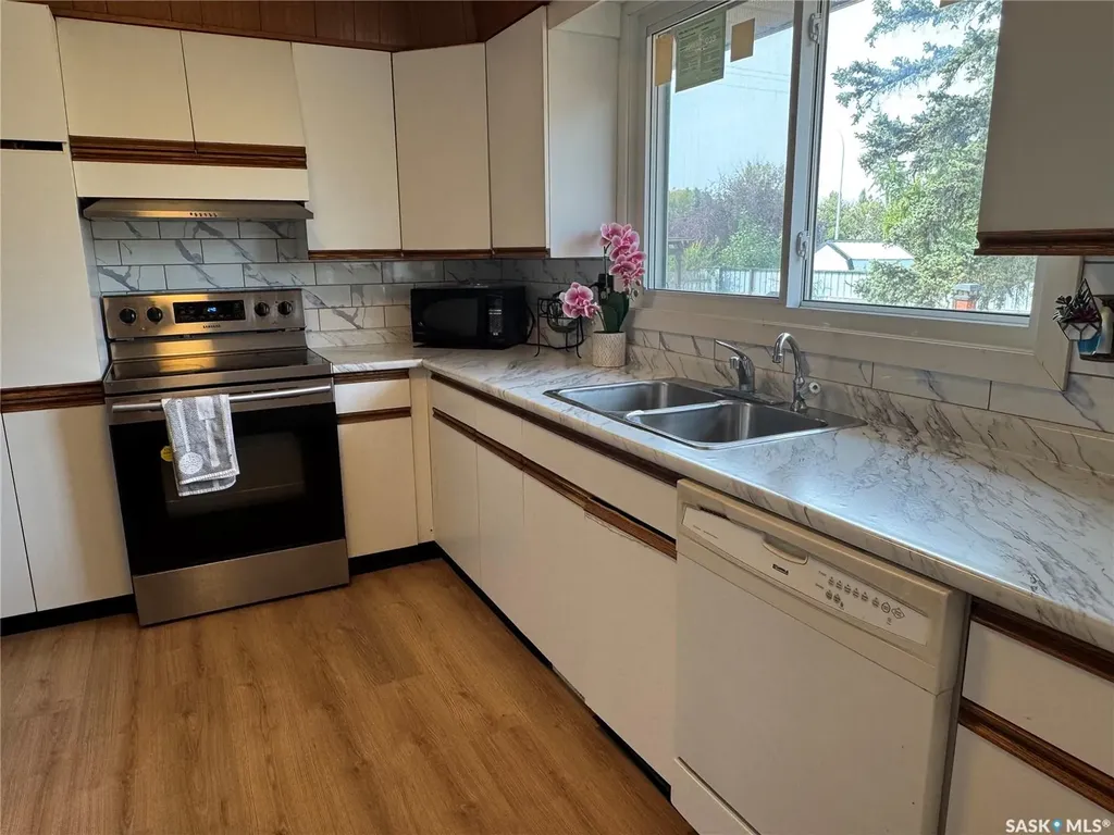 1609 Warren Avenue Weyburn SK S4H 0M3