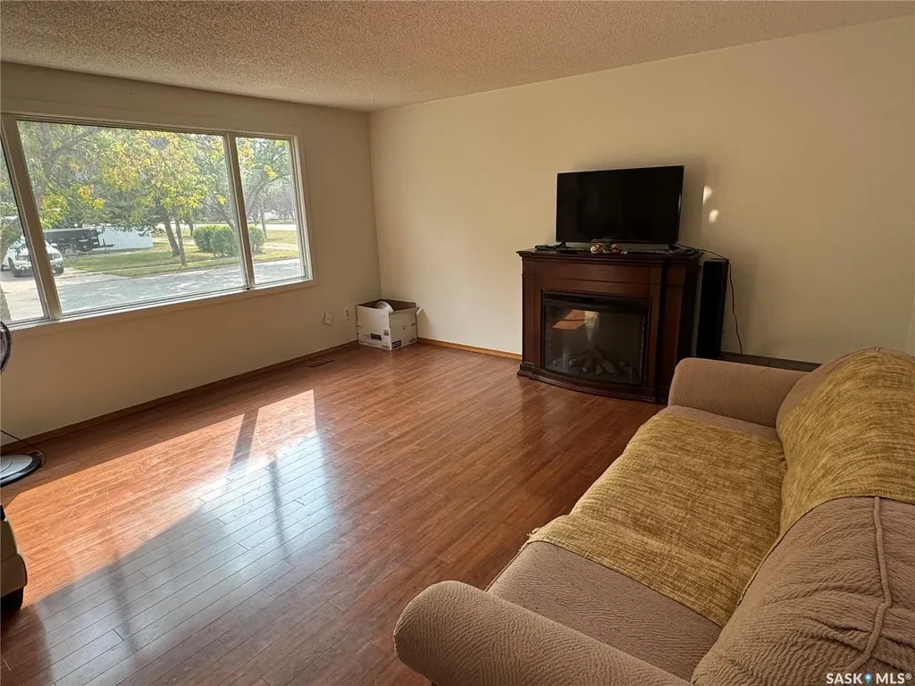 1609 Warren Avenue Weyburn SK S4H 0M3