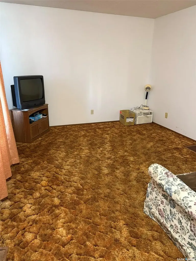 371 2nd Street W Glaslyn SK S0M 0Y0