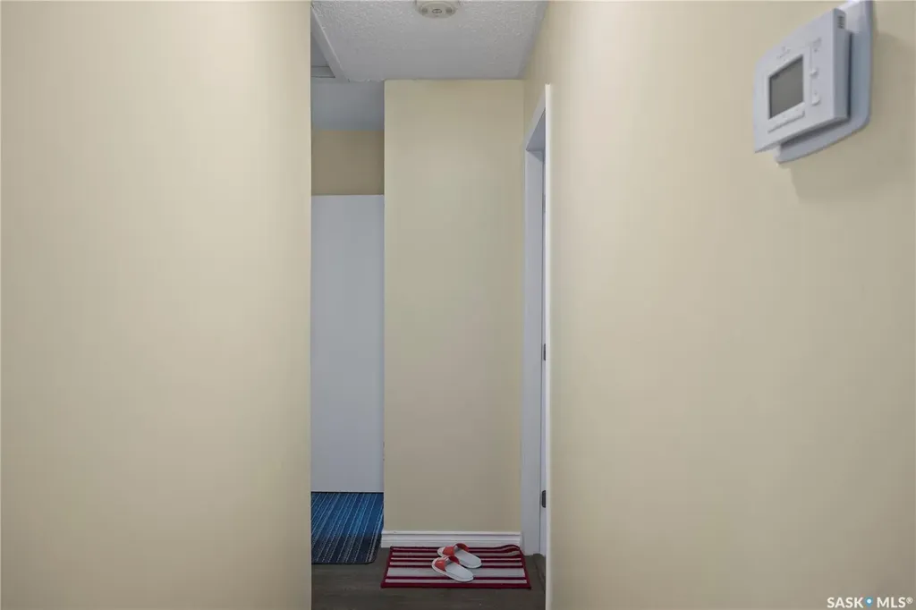 87 Robinson Crescent Regina SK S4R 3R1