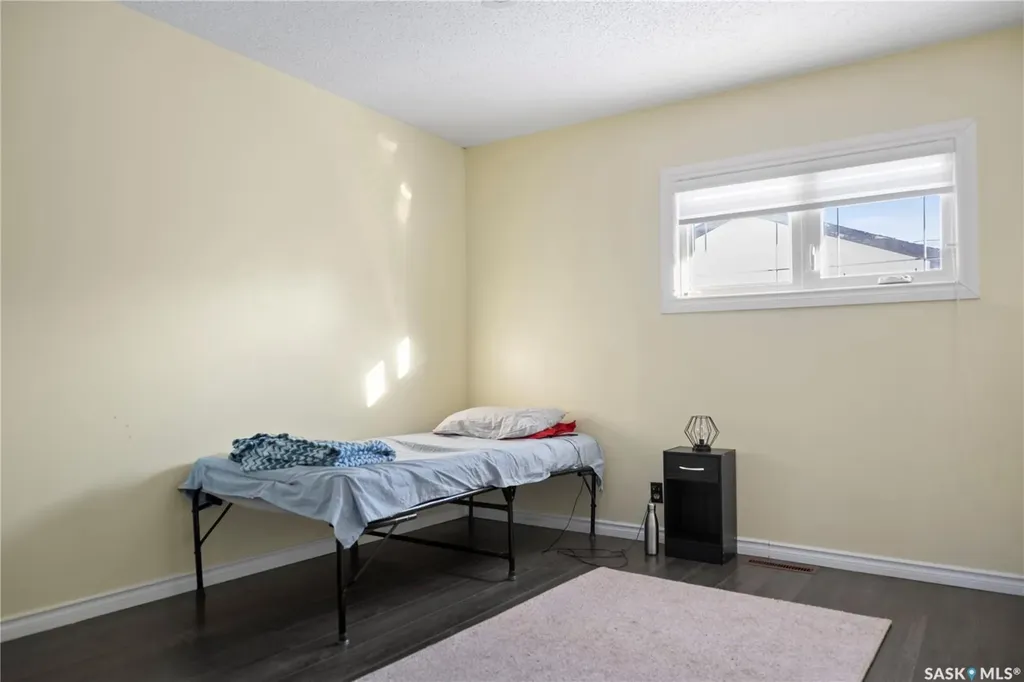 87 Robinson Crescent Regina SK S4R 3R1