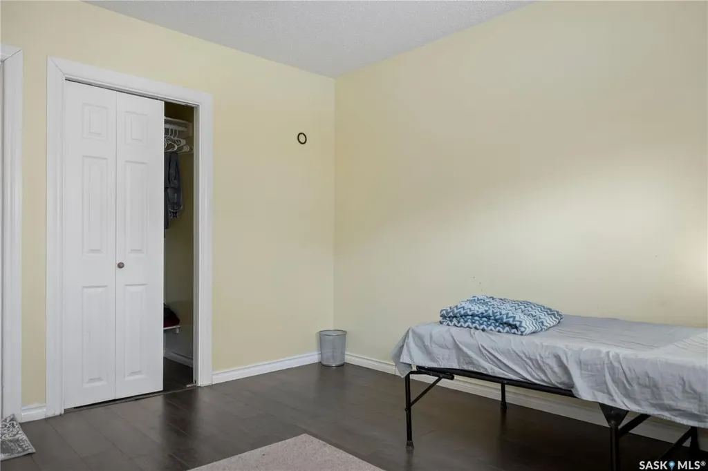 87 Robinson Crescent Regina SK S4R 3R1