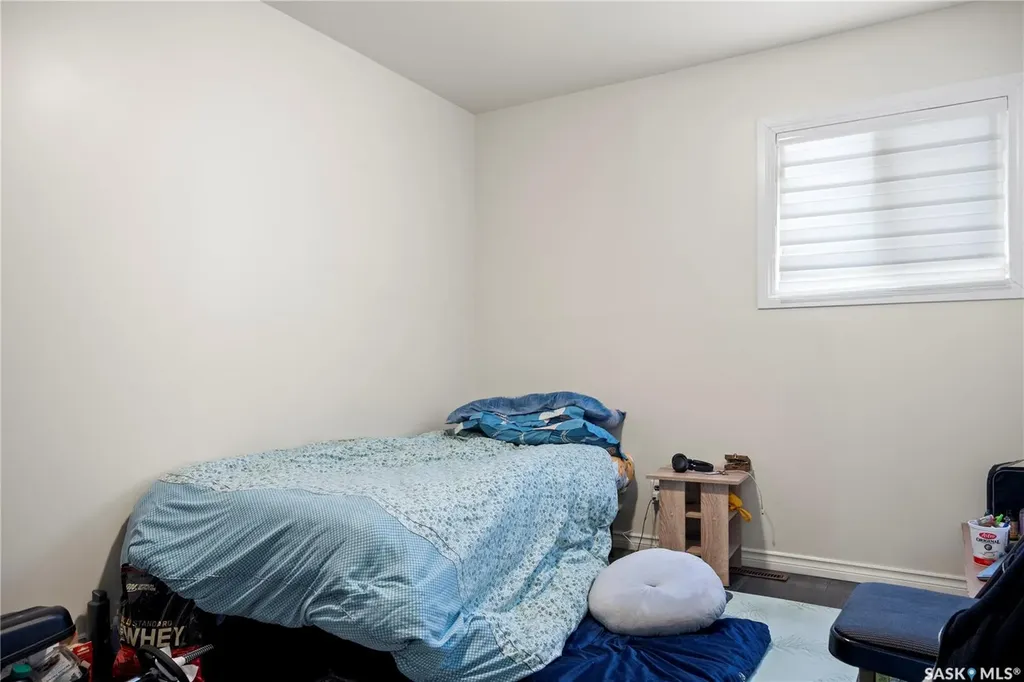 87 Robinson Crescent Regina SK S4R 3R1