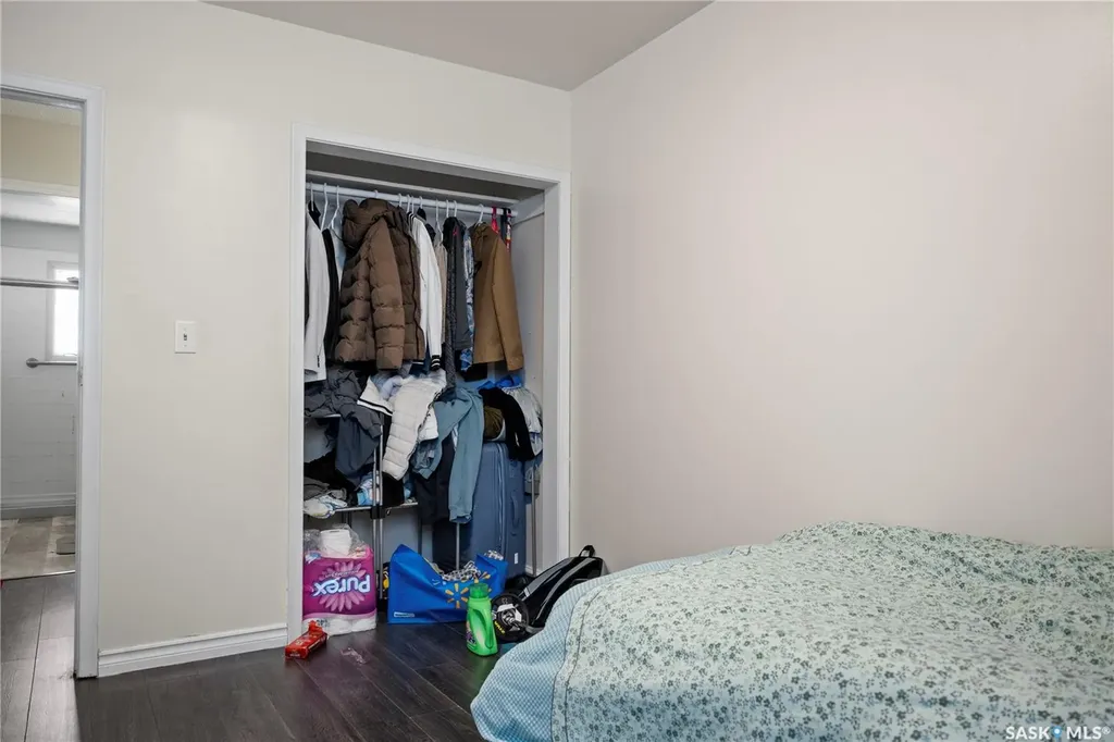 87 Robinson Crescent Regina SK S4R 3R1