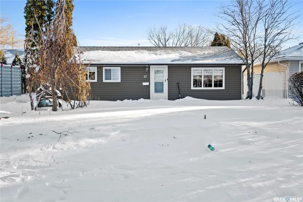 87 Robinson Crescent Regina SK S4R 3R1