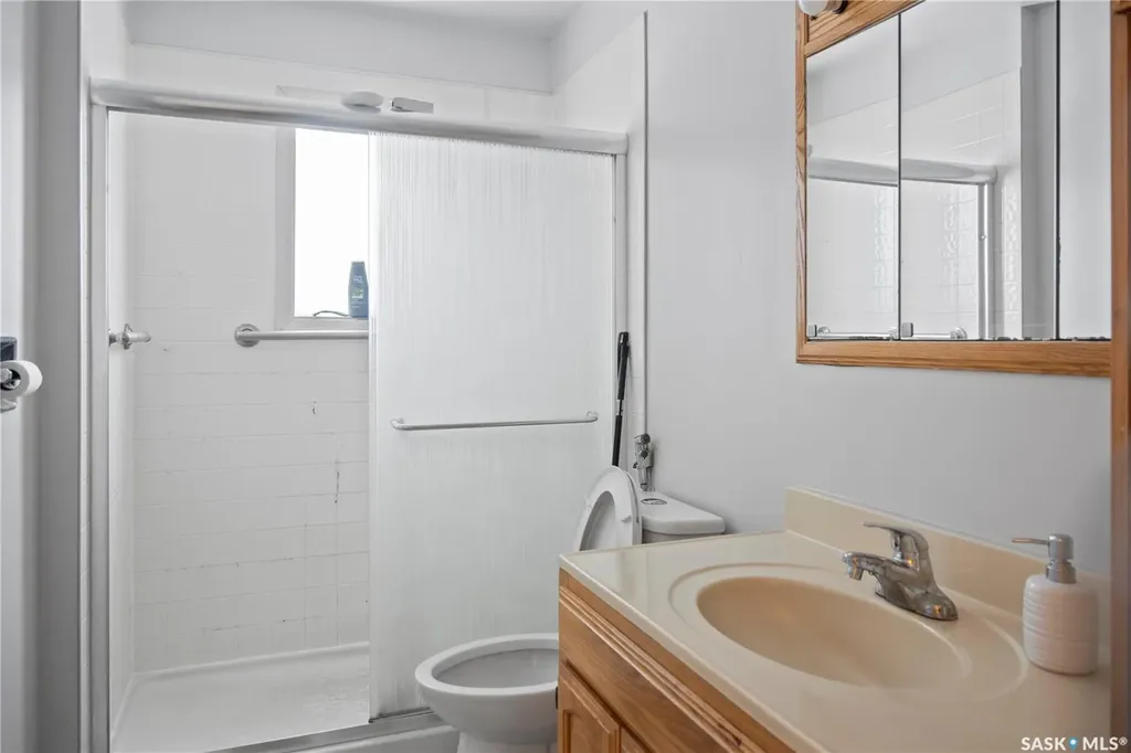 87 Robinson Crescent Regina SK S4R 3R1