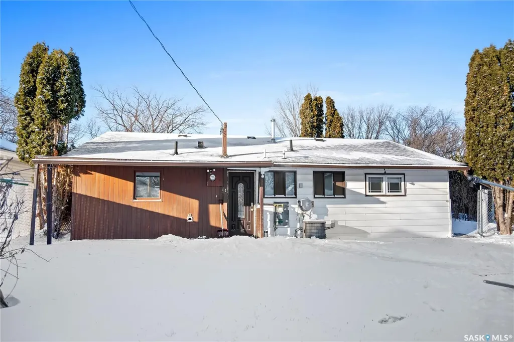87 Robinson Crescent Regina SK S4R 3R1