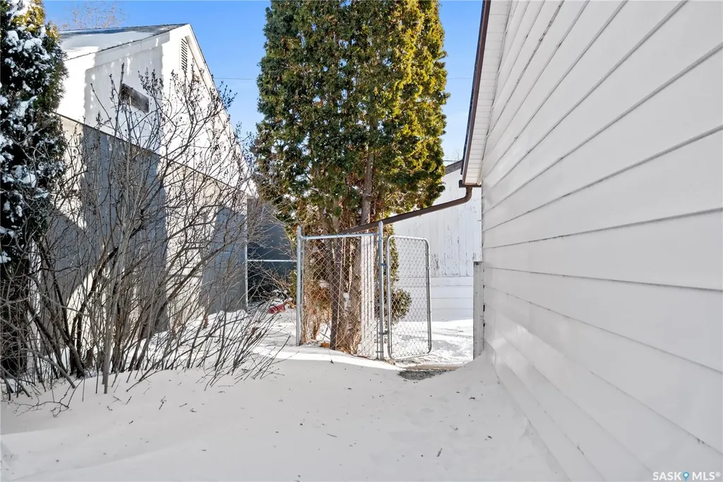 87 Robinson Crescent Regina SK S4R 3R1