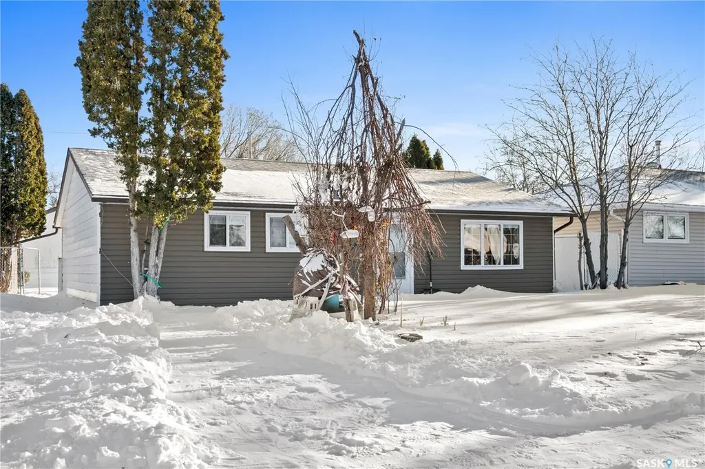 87 Robinson Crescent Regina SK S4R 3R1