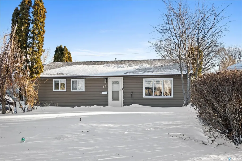 87 Robinson Crescent Regina SK S4R 3R1