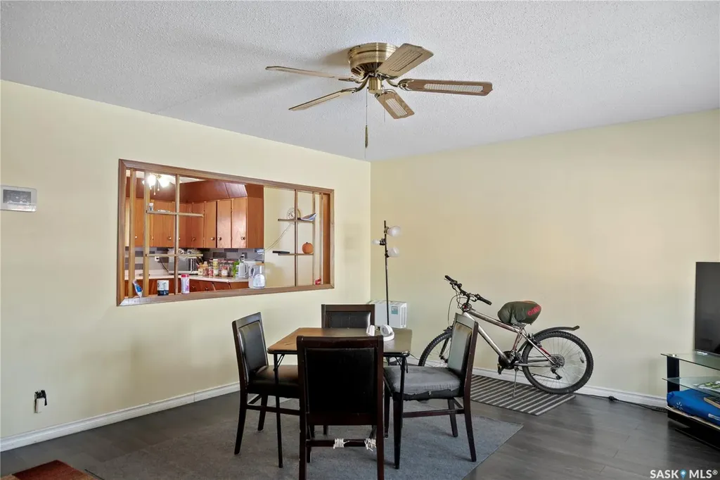 87 Robinson Crescent Regina SK S4R 3R1