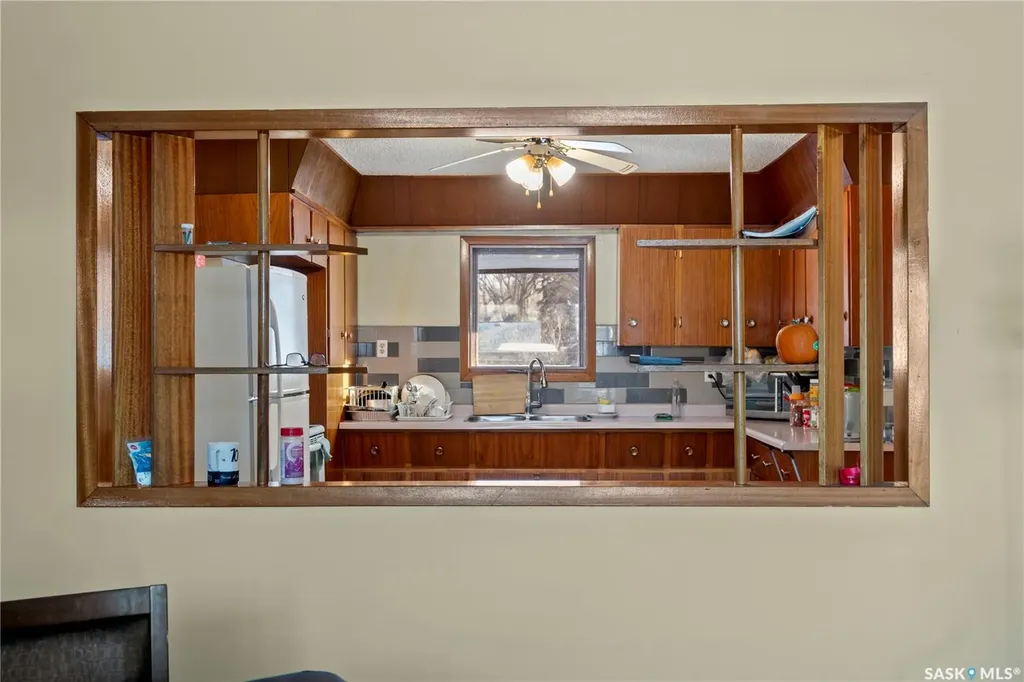 87 Robinson Crescent Regina SK S4R 3R1