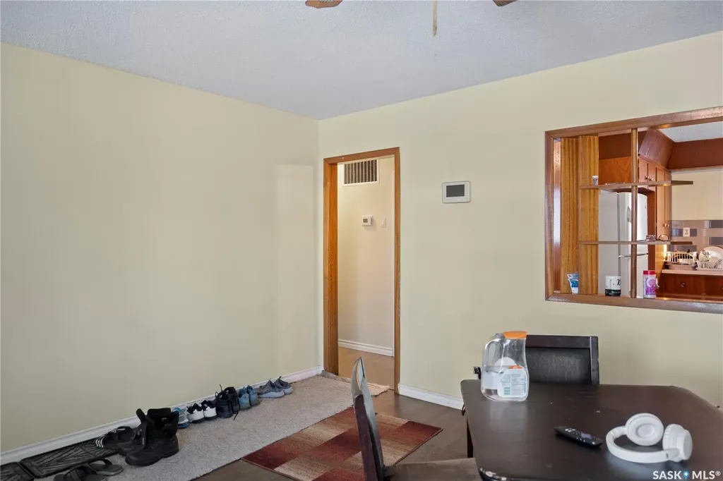 87 Robinson Crescent Regina SK S4R 3R1