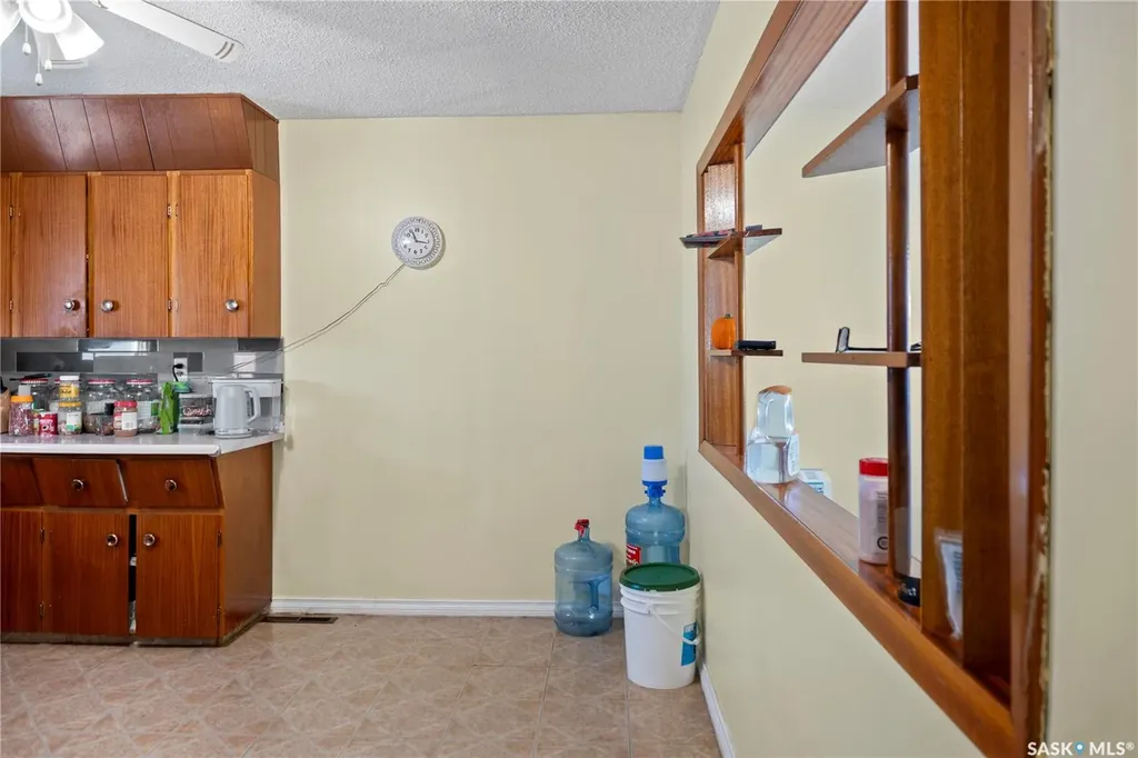 87 Robinson Crescent Regina SK S4R 3R1