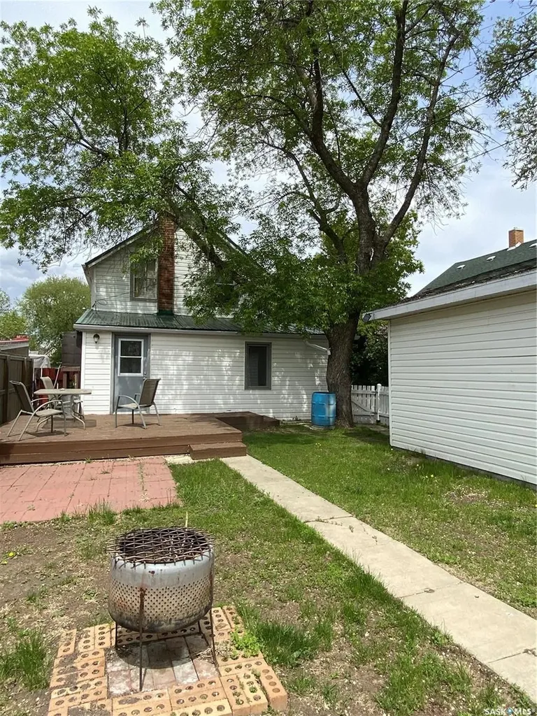 1218 2nd Street Estevan SK S4A 0M2