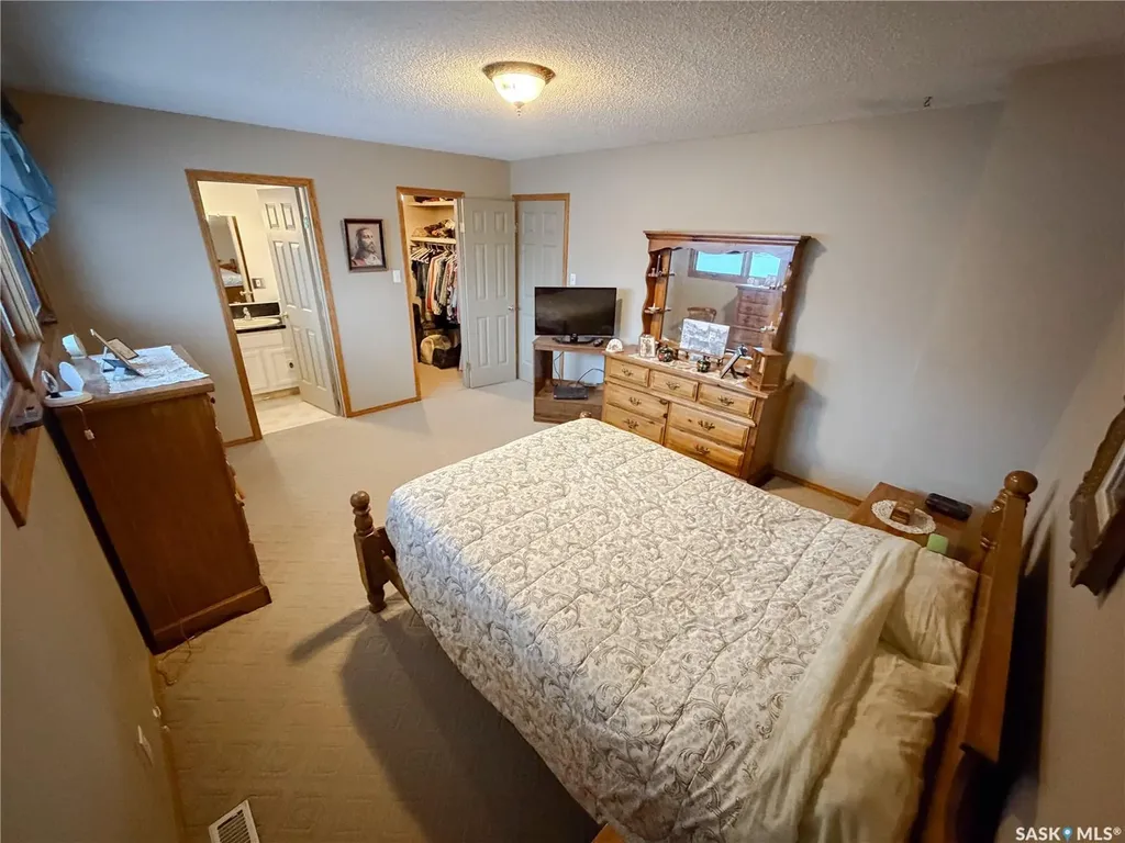 594 5th Street W Shaunavon SK S0N 2M0