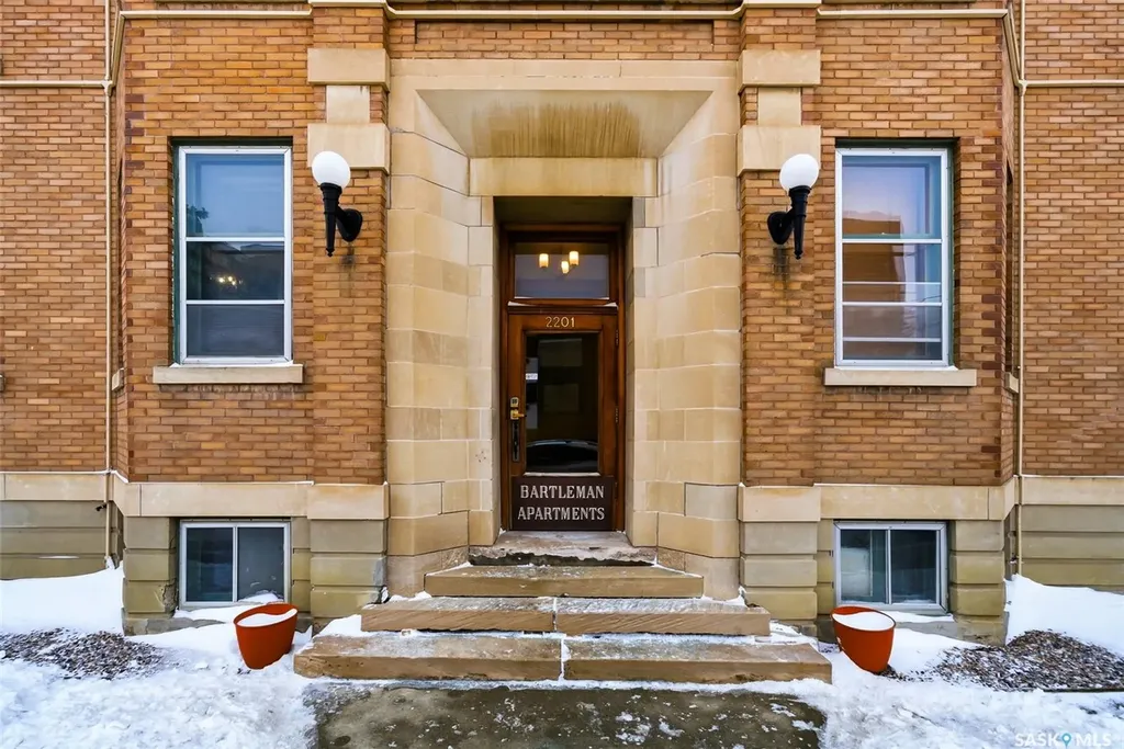 2201 14th Avenue Regina SK S4P 0X9