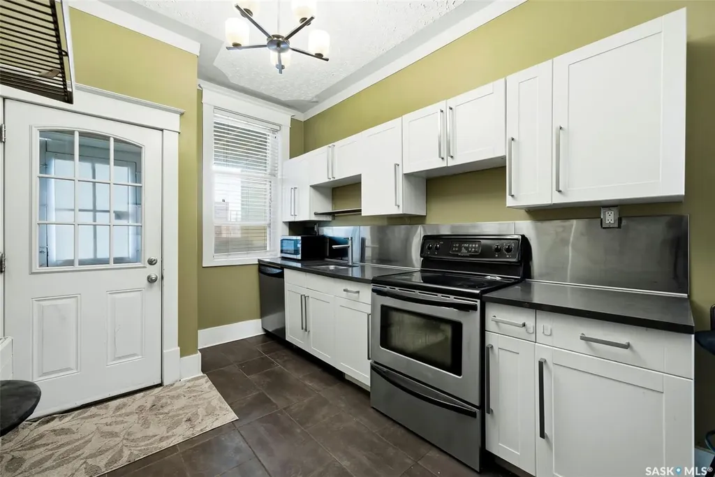 2201 14th Avenue Regina SK S4P 0X9